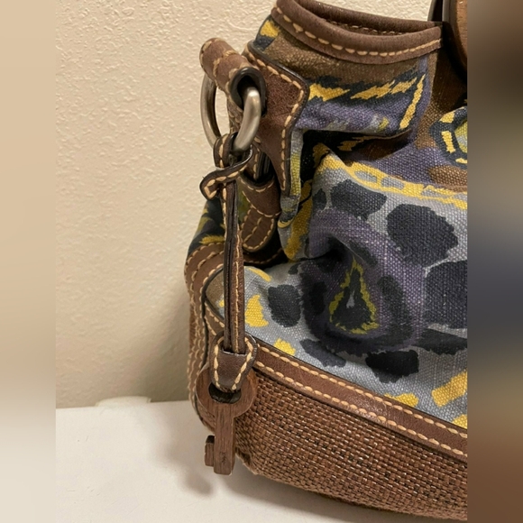 FOSSIL Canvas/Weave Floral Print Bag with Wooden Handles - Picture 3 of 7